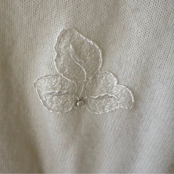 Vintage White Cable Knit Sweater - Picture 2 of 10